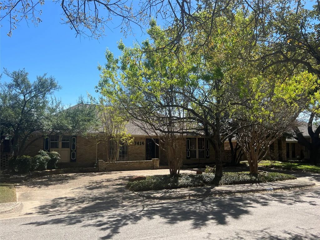 7414 Rustic Valley Drive, Dallas