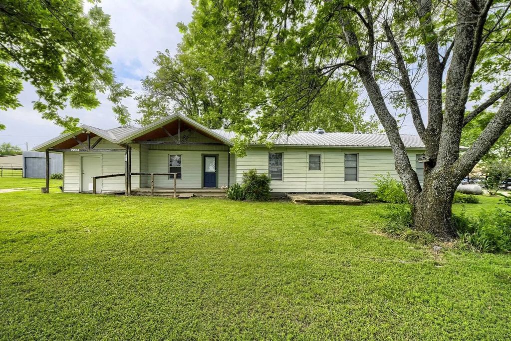 6375 Retta Mansfield Road, Burleson