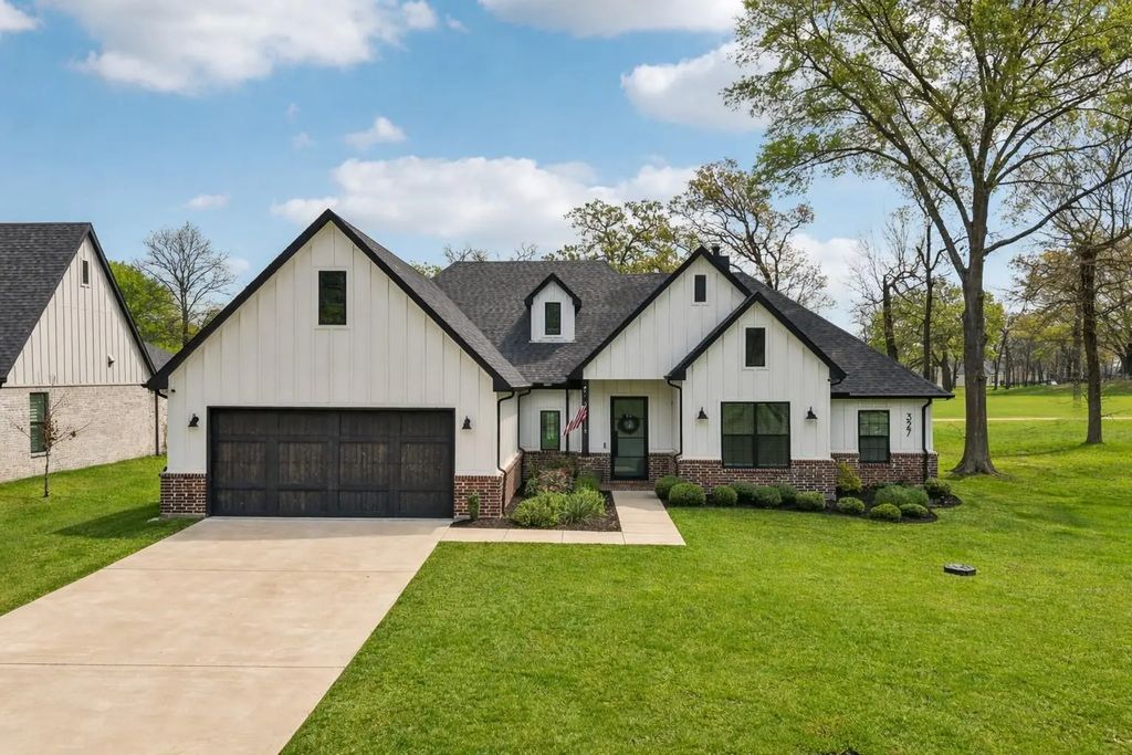 327 Saint Andrews Drive, Mabank