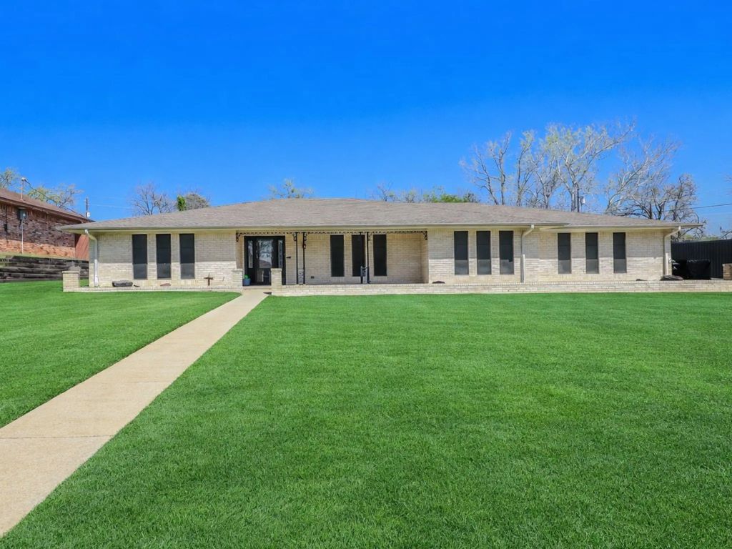 2613 Brookhaven Drive, Denison