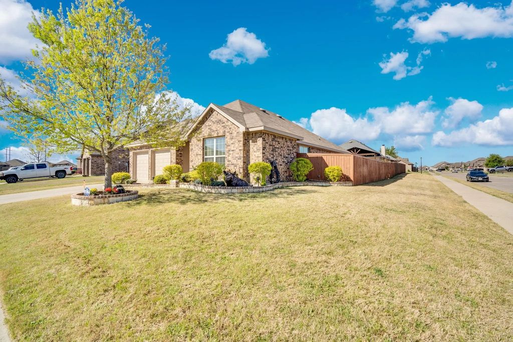 211 Hitt Street, Waxahachie