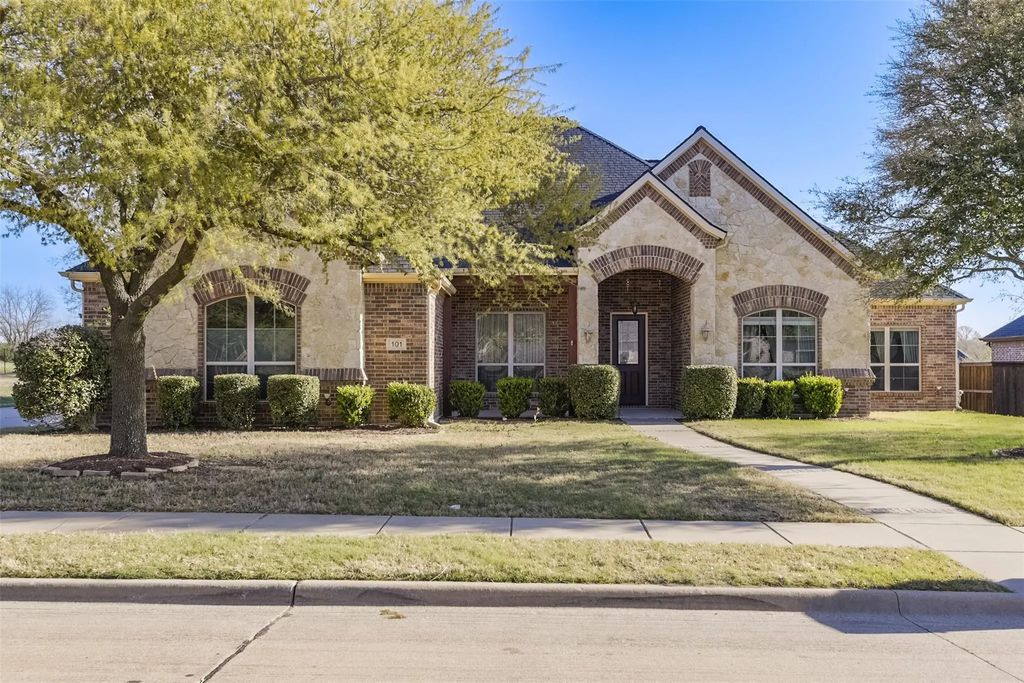 101 Tee Side Drive, Waxahachie