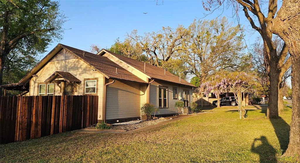 700 S Live Oak Street, Canton