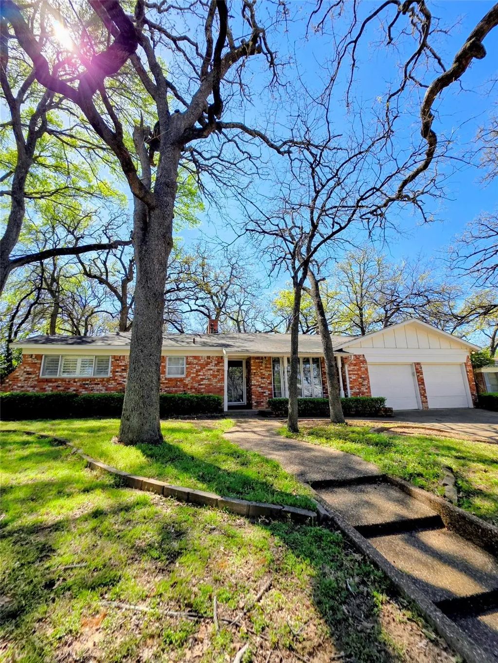 1020 Redbud Court, Arlington