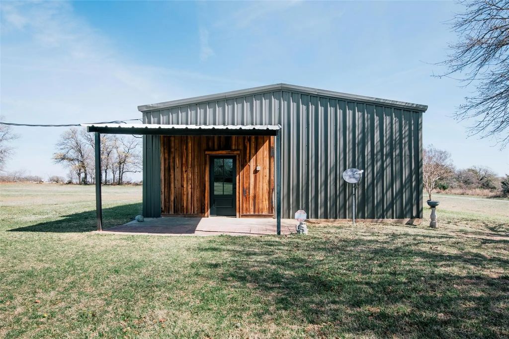 8751 Fm 677 N, Saint Jo