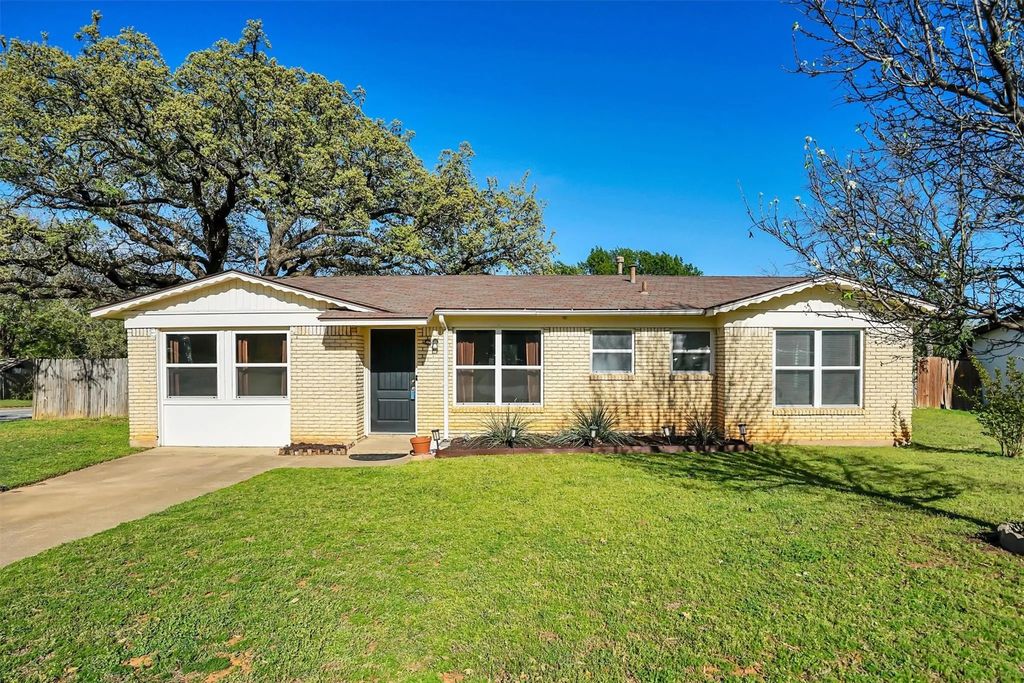 412 Fleming Drive, Hurst