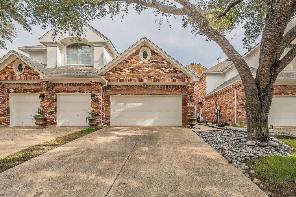 619 Lochngreen Trail, Arlington