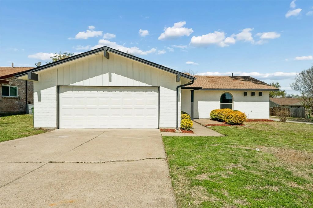 701 Salsbury Circle, Arlington