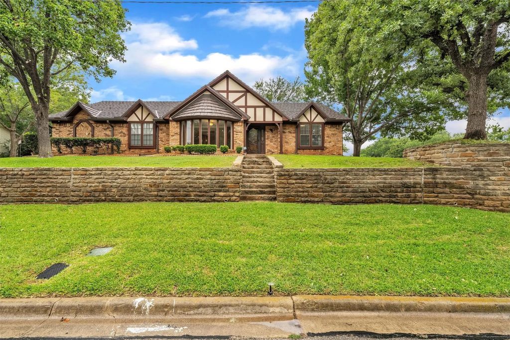 2241 Mountainview Drive, Hurst