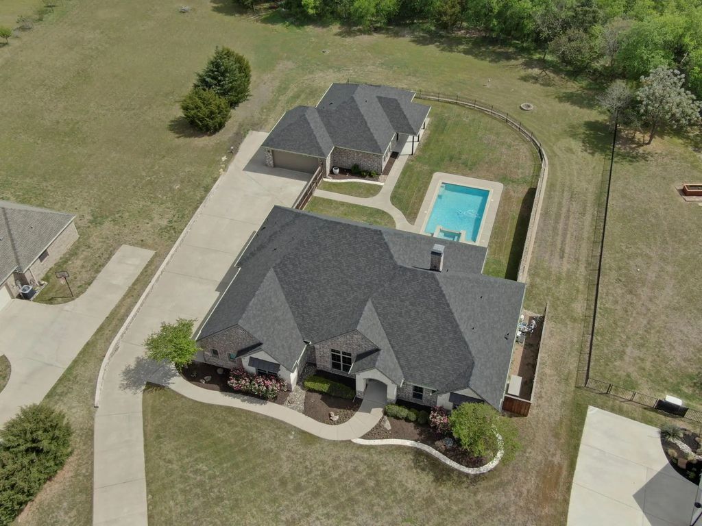 136 Sullivan Way, Waxahachie
