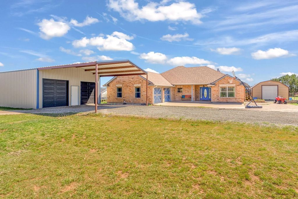 449 County Road 149, Tuscola
