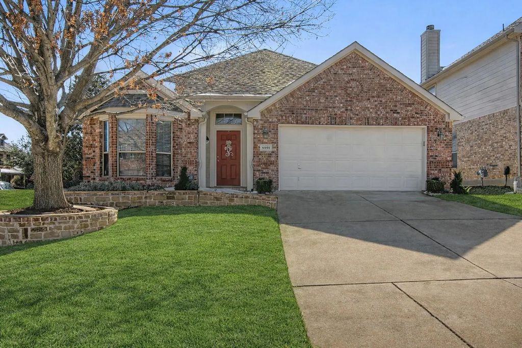 8945 Silent Brook Lane, Fort Worth