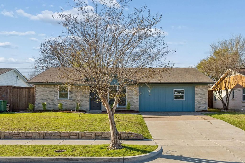 1914 Lawndale Drive, Carrollton
