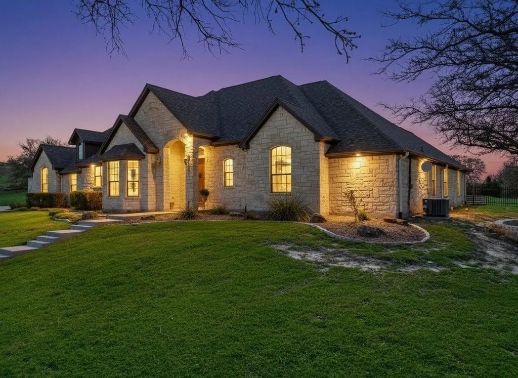 221 Arapahoe Ridge, Weatherford