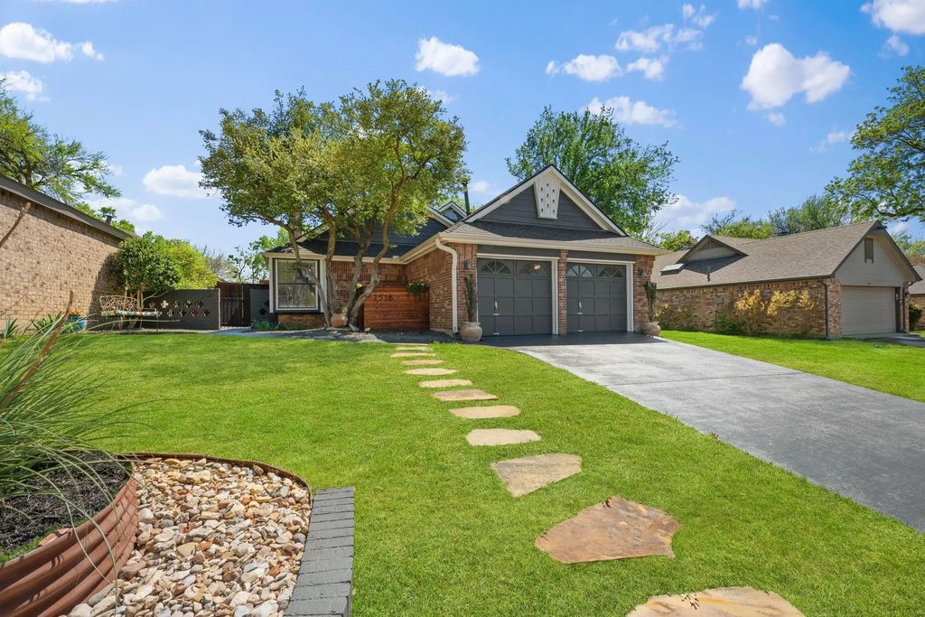 2516 Lake Bend Terrace, Carrollton
