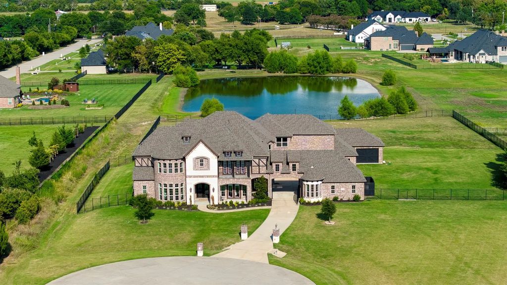 901 Inverness Court, Lucas