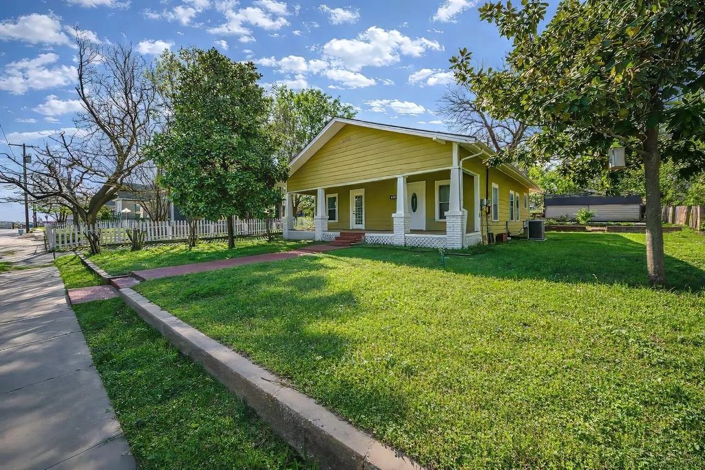 311 W Spring Street, Weatherford