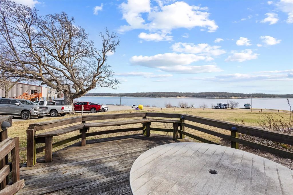 28 Air Force Drive, Pottsboro