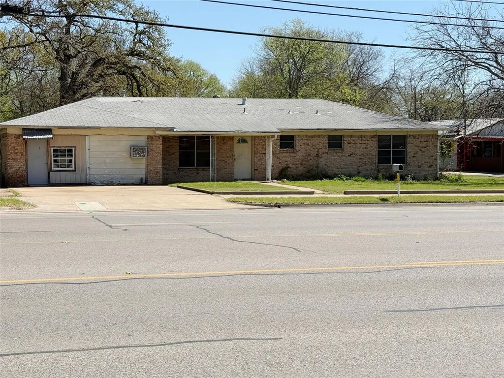 1110 N Main Street, Weatherford
