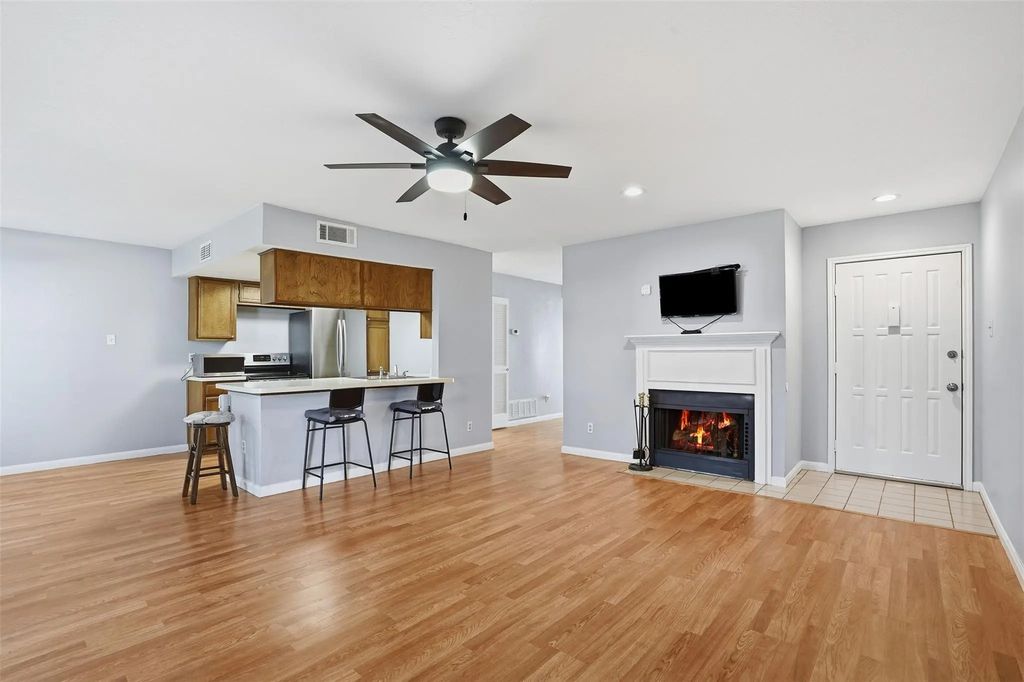 2535 Wedglea Drive F-127, Dallas