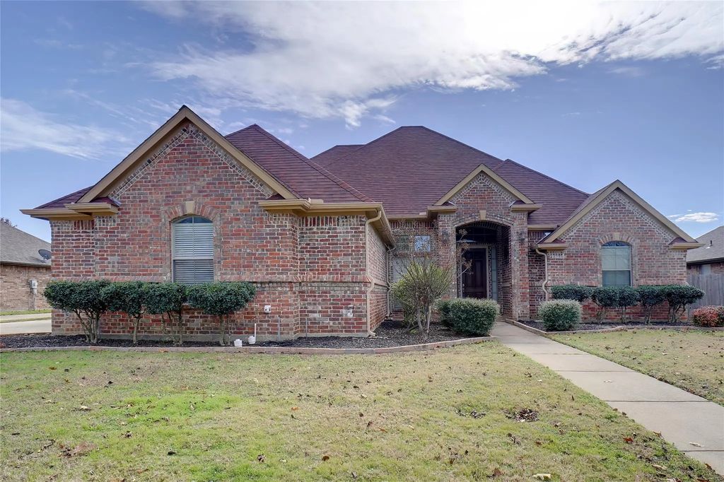 756 Trails End Circle, Hurst