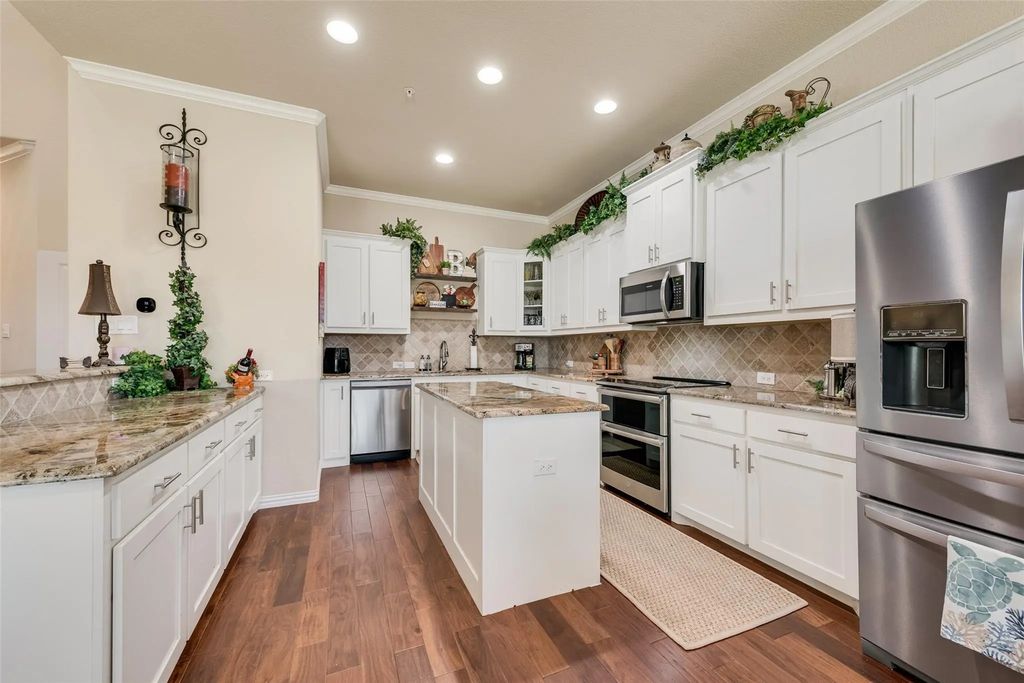 1217 Summerset Lane, Burleson