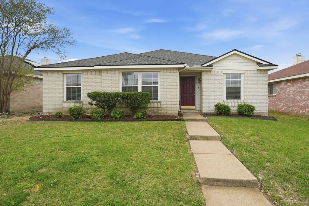 2458 Manchester Lane, Lancaster