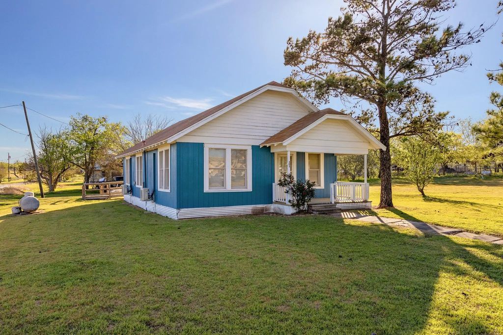 303 Seeley Avenue, Mount Calm