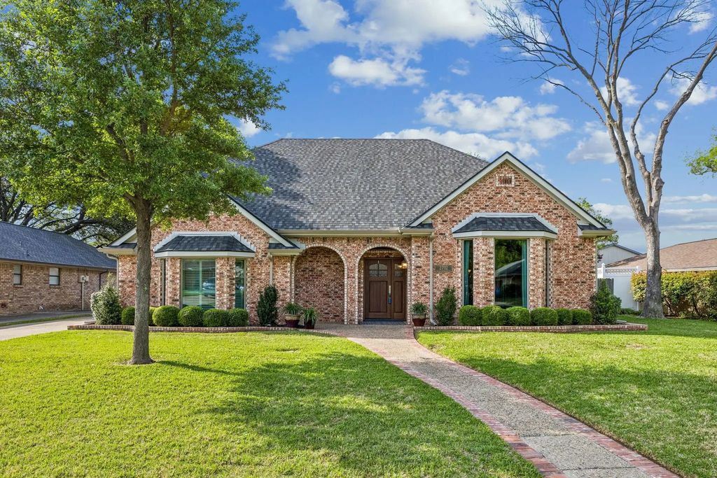 2702 Quail Ridge Drive, Carrollton