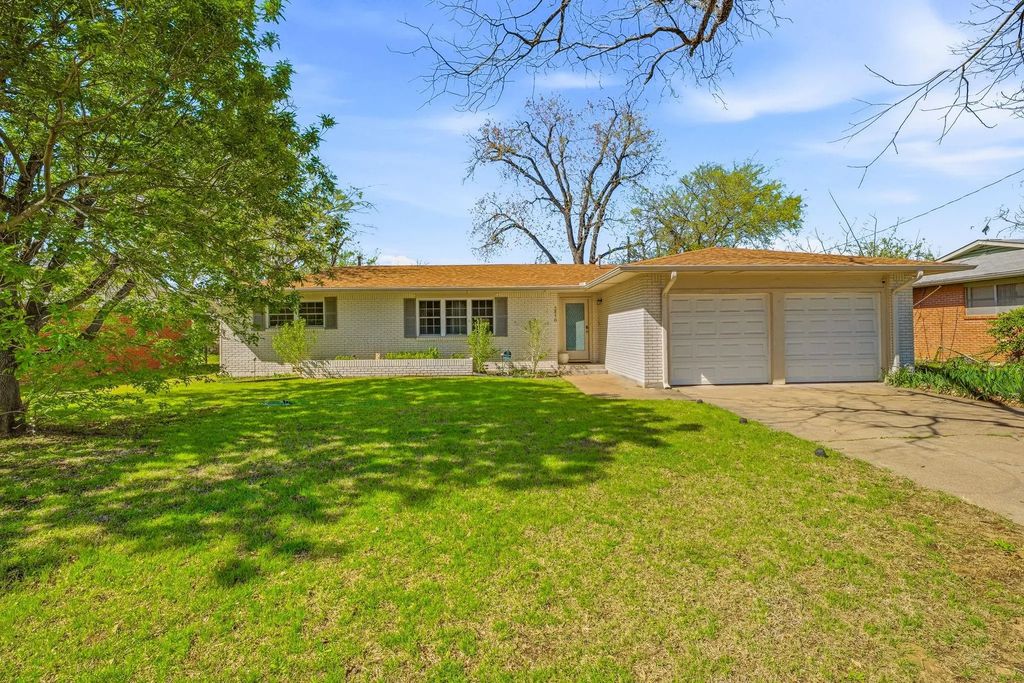 1310 N Cleveland Avenue, Stephenville