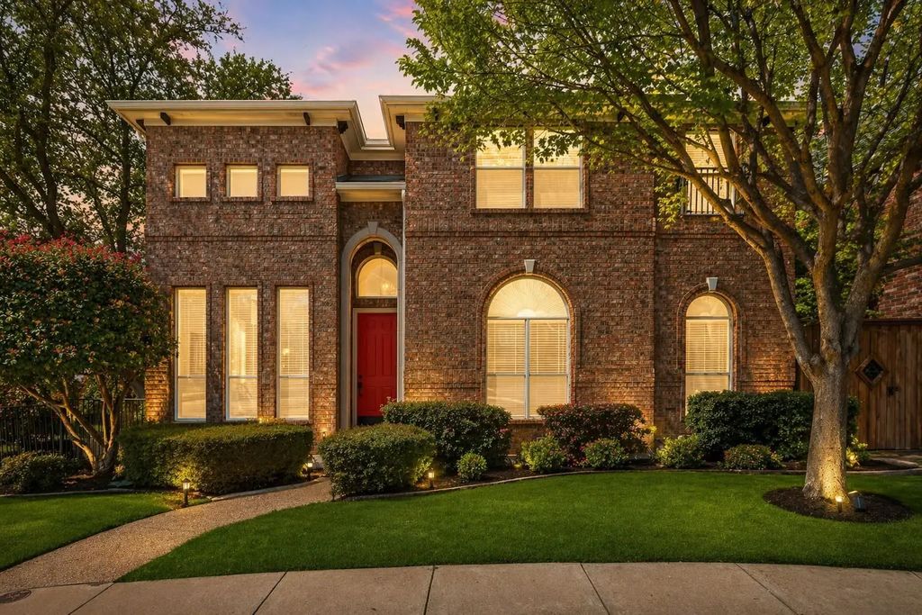 3301 Ricci Lane, Irving