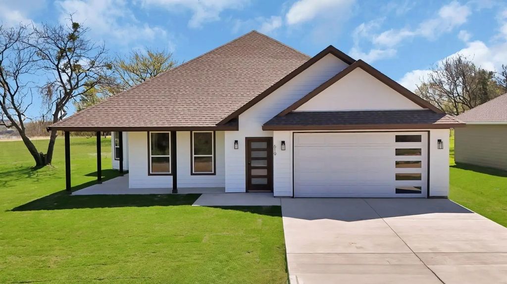 619 Lanai Circle, Runaway Bay