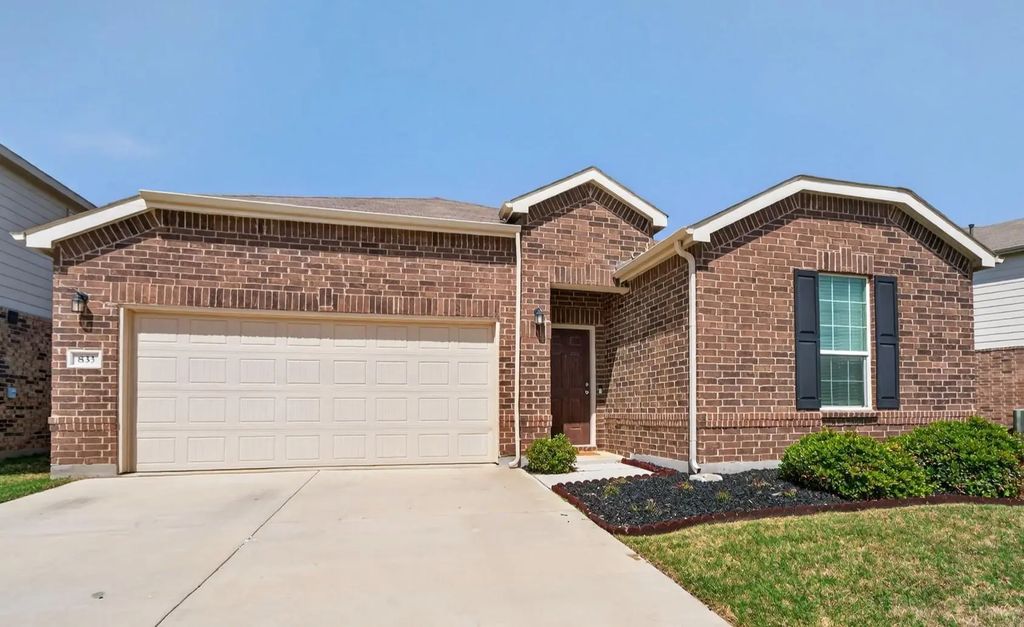 833 Lemongrass Court, Fort Worth