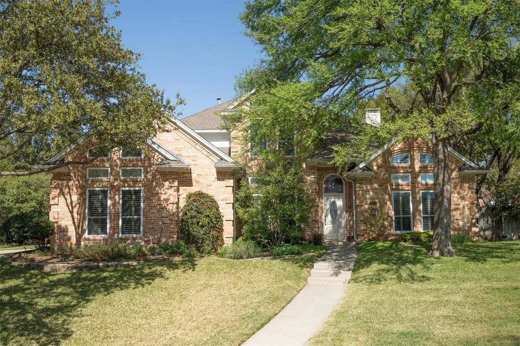 405 Leigh Court, Highland Village