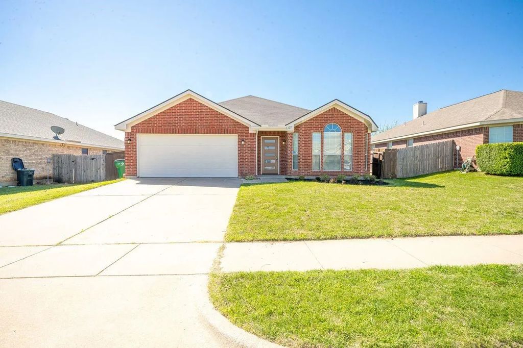 1217 Meadow Glen, Crowley
