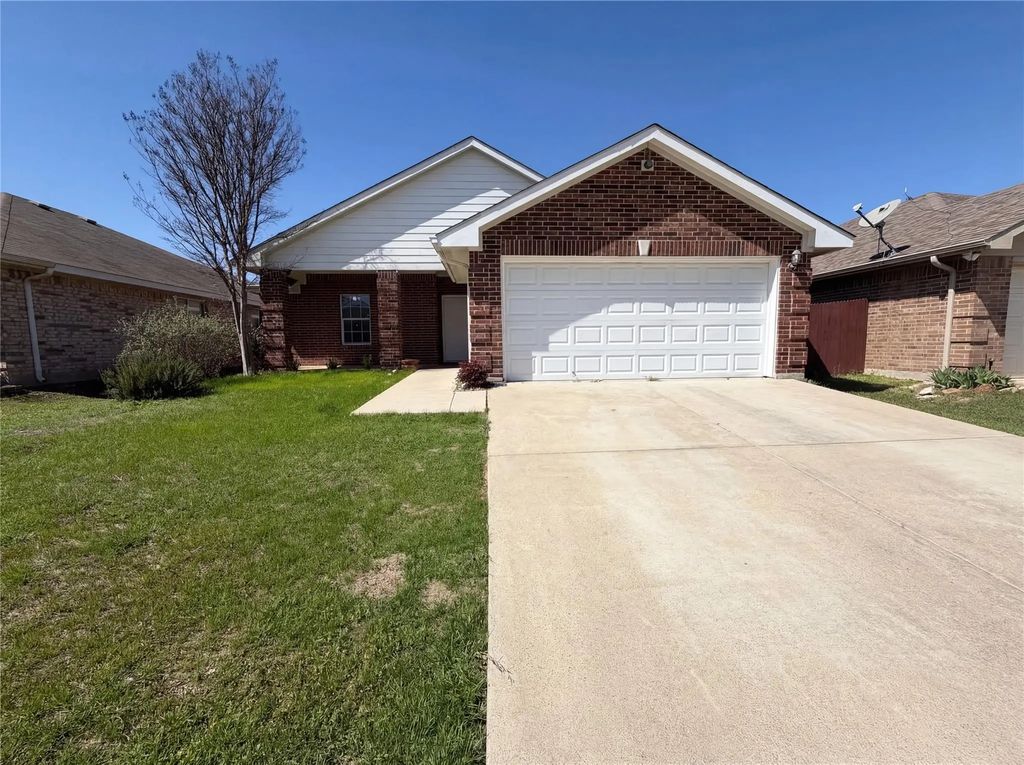 1241 Camden Yard Drive, Fort Worth