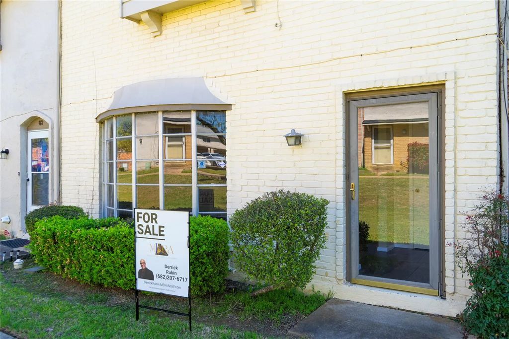 65 W Townhouse Lane 17, Grand Prairie