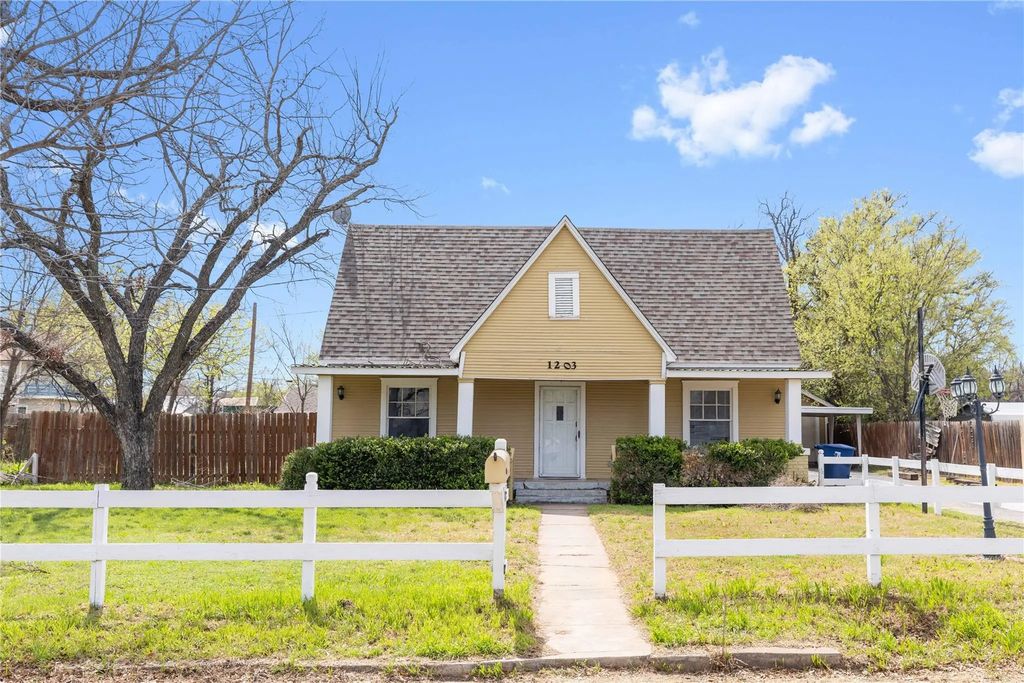 1203 8th Street, Brownwood