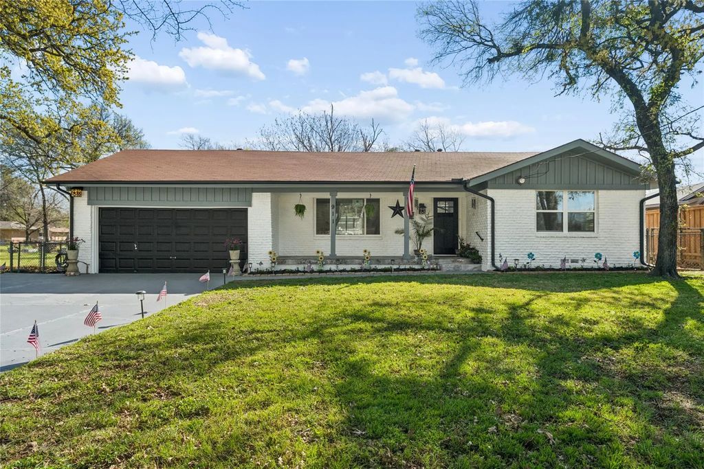 911 Vine Street, Euless