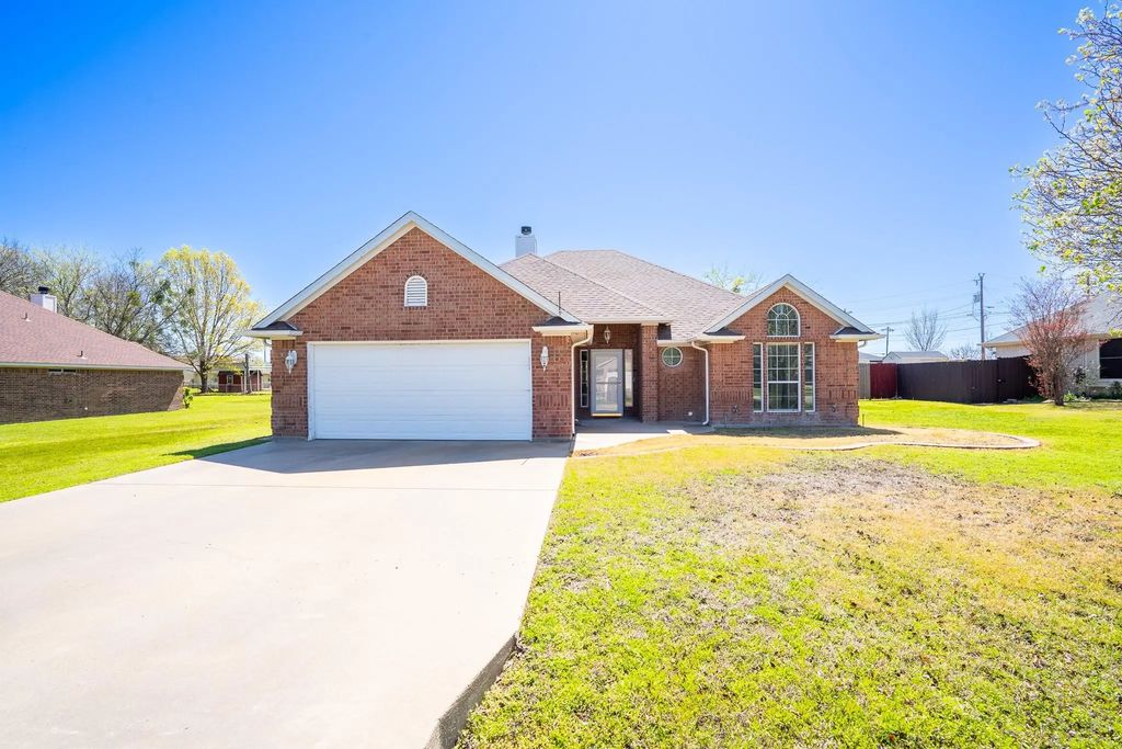 1909 Lazy Court, Granbury