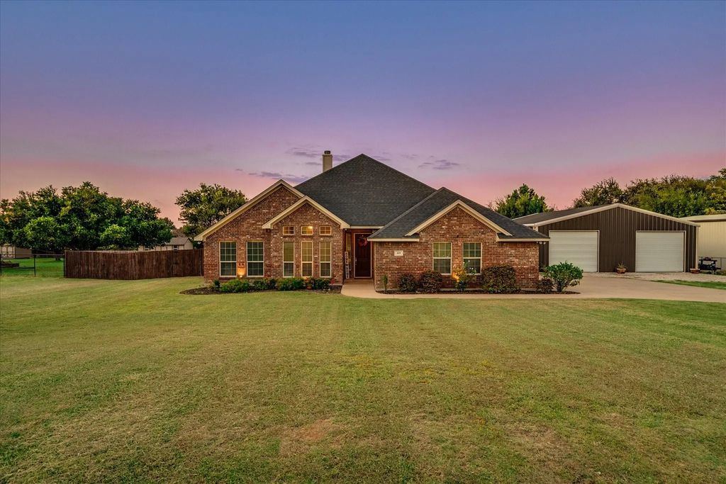 409 Emerald Court, Burleson