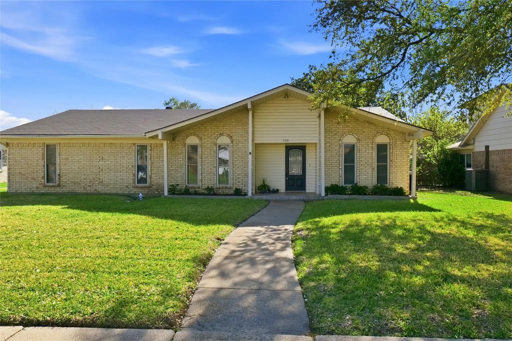 709 Colonial Drive, Garland