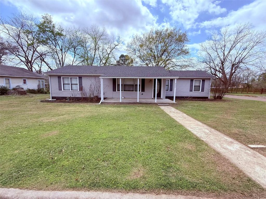 200 E Myrtle Street, Winnsboro