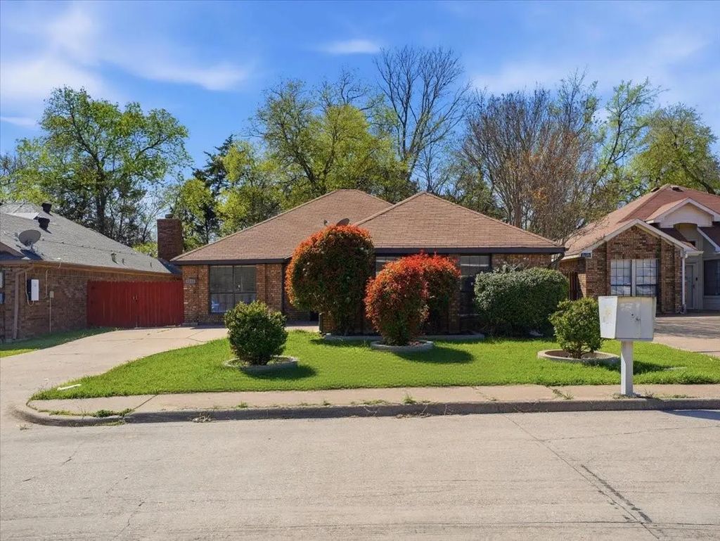 1133 Walnut Hill Lane, DeSoto