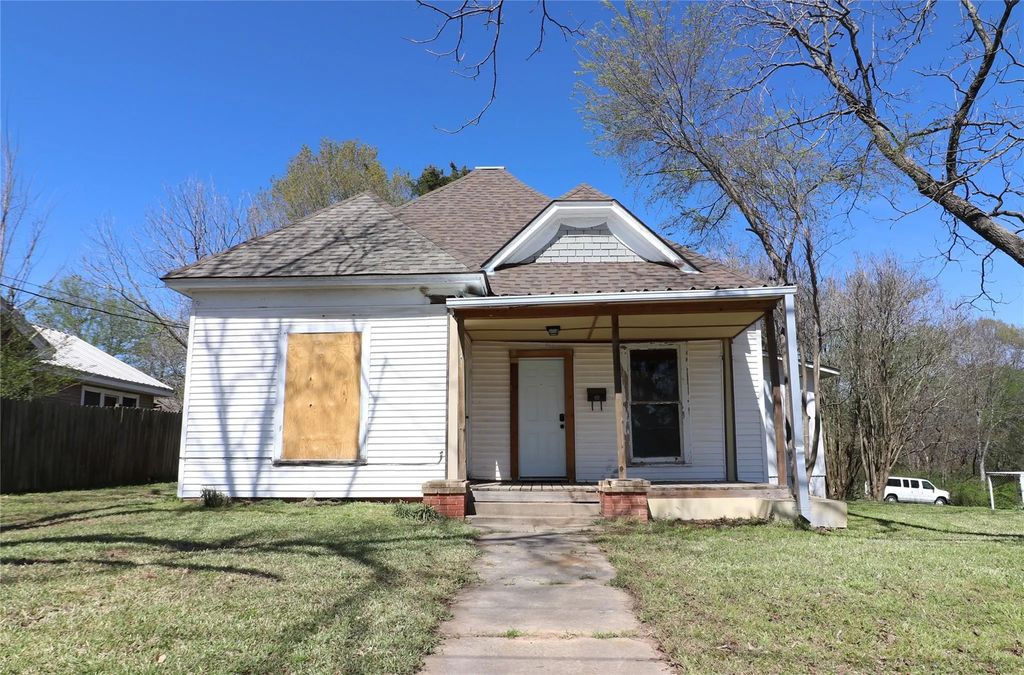 219 E Jordan Street, Grand Saline