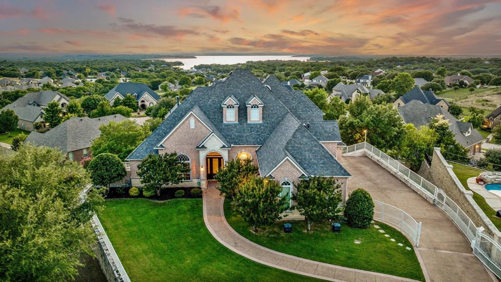 8800 Summit Point Court, Fort Worth