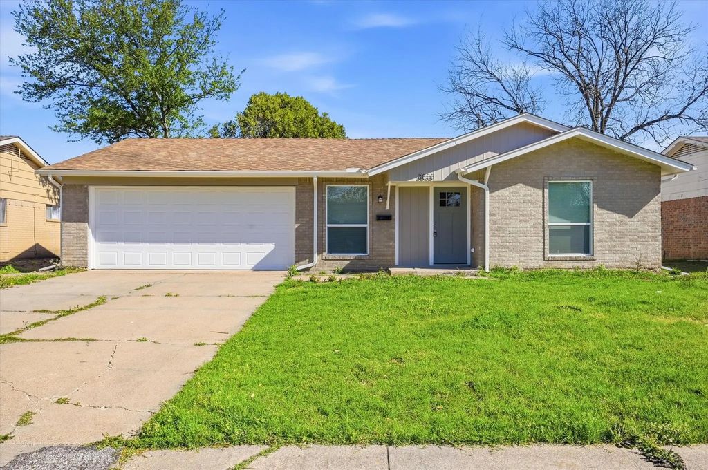 3833 Finley Road, Irving