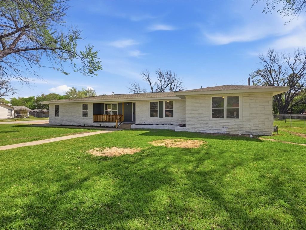3168 Jane Lane, Haltom City