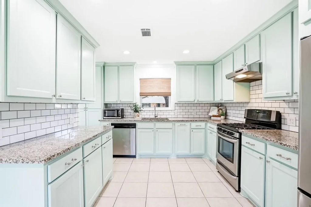 8834 Liptonshire Drive, Dallas