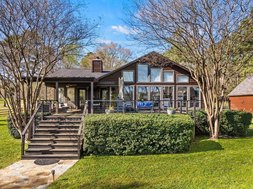 601 W Eagle Point Drive, Mount Vernon